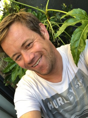 English men looking for love