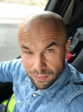 English men looking for love