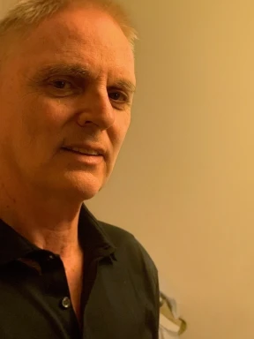 English men looking for love