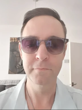English men looking for love