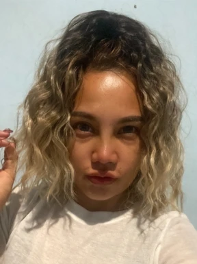 Thai girl for dating