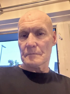 English men looking for love