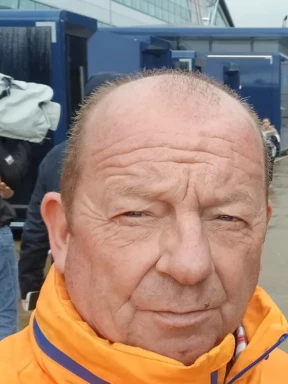 English men looking for love