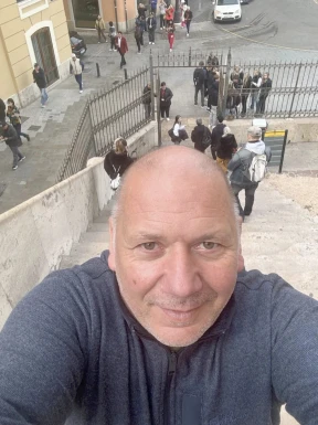 <span>Frank, 54</span>&nbsp;<span style='width: 25px; height: 16px; float: right; background-image: url(/bitmaps/flags_small/DE.PNG)'>&nbsp;</span><br><span>Bielefeld, Germany</span>&nbsp;<input type='button' class='joinbtn' style='float: right' value='JOIN NOW' />