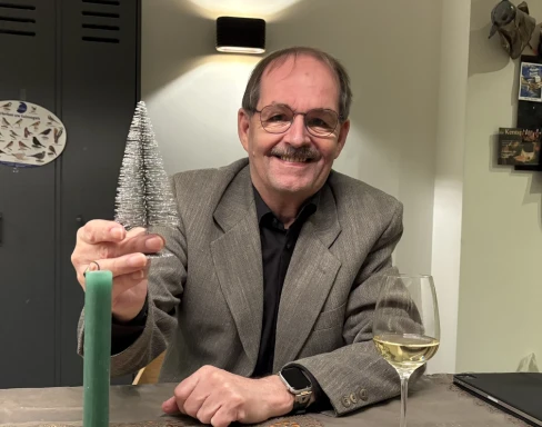 <span>Eduard, 73</span>&nbsp;<span style='width: 25px; height: 16px; float: right; background-image: url(/bitmaps/flags_small/NL.PNG)'>&nbsp;</span><br><span>Al, Netherlands</span>&nbsp;<input type='button' class='joinbtn' style='float: right' value='JOIN NOW' />