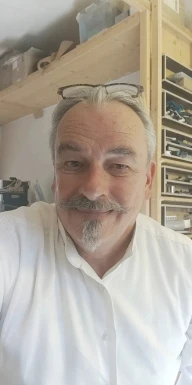 <span>Oliver, 59</span>&nbsp;<span style='width: 25px; height: 16px; float: right; background-image: url(/bitmaps/flags_small/AT.PNG)'>&nbsp;</span><br><span>Zell Am See, Austria</span>&nbsp;<input type='button' class='joinbtn' style='float: right' value='JOIN NOW' />