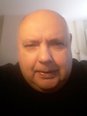 English men looking for love